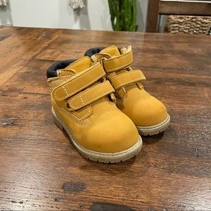 Adorable toddler work boots size 5